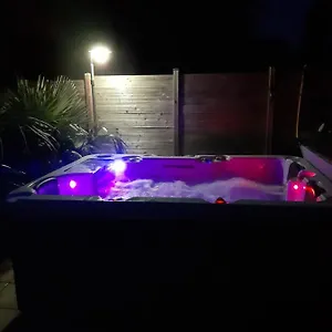  Couette-café Chambre Et Jacuzzi Au Nuit étoile 4km A La Plage